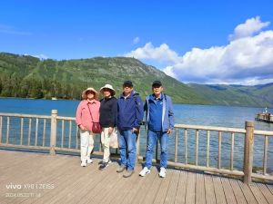 &nbsp;喀纳斯湖边
