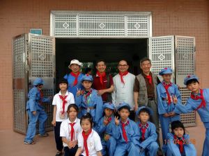 介绍来自马来西亚老师及艺术家们 介绍来自马来西亚老师及艺术家们