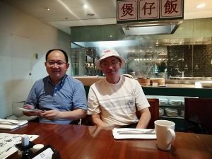 与何玲青先生亲切会面
