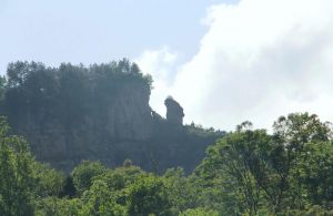 远眺鹰嘴岩