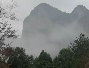 山上云雾